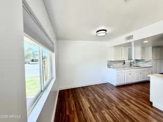 Photo #5: 7032857 Listing