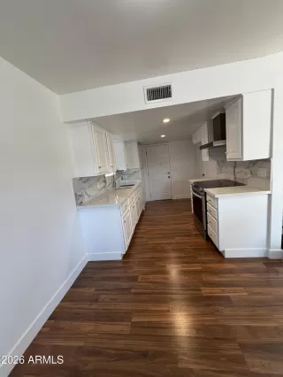 Photo #6: 7032857 Listing