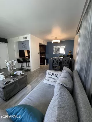 Photo #4: 7032959 Listing