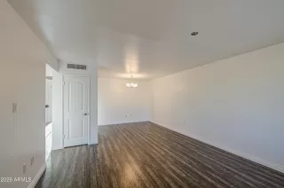 Photo #6: 7033062 Listing