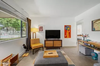 Photo #5: 7033091 Listing