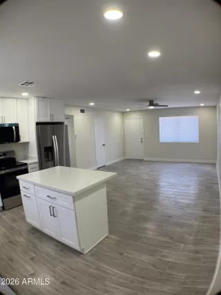 Photo #3: 7033206 Listing