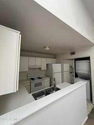 Photo #3: 7033566 Listing