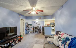 Photo #6: 7036666 Listing
