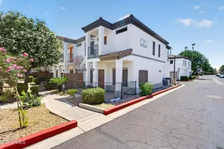 Browse active condo listings in LOS PASEOS