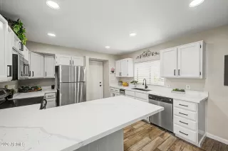 Photo #3: 7038125 Listing