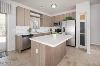Photo #6: 7038871 Listing 