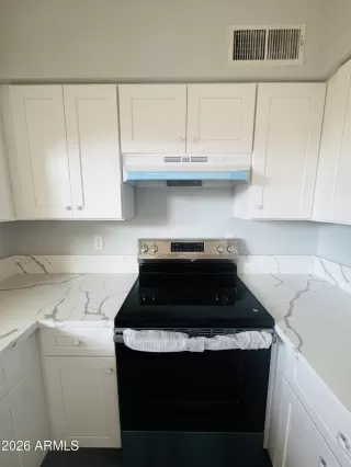 Photo #6: 7038920 Listing
