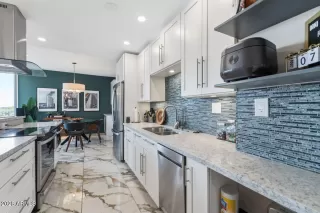 More Details about MLS # 7039044 : 207 W CLARENDON AVENUE 4B#4B