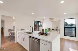 Photo #5: 7039293 Listing 