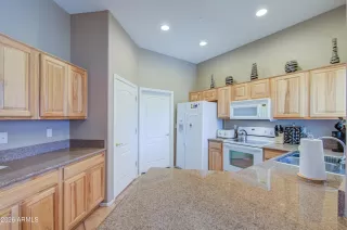 Photo #6: 7039798 Listing