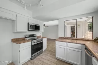 Photo #6: 7040539 Listing