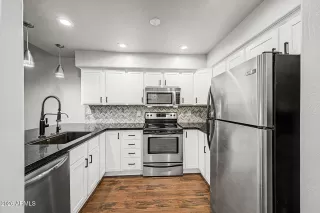 Photo #4: 7041388 Listing