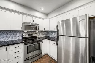 Photo #6: 7041388 Listing