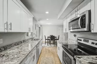 Photo #6: 7041696 Listing