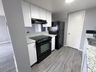 Photo #5: 7041834 Listing