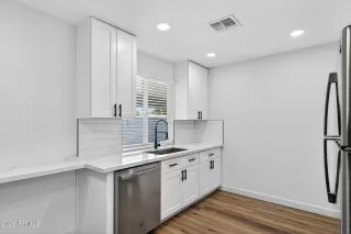 Photo #6: 7042412 Listing 