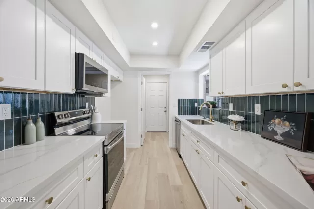 MLS: 7043089 Condo For Sale