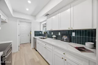 Photo #6: 7043089 Listing