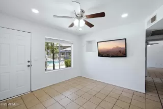 Photo #4: 7043107 Listing
