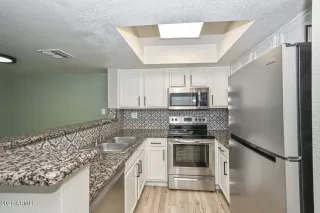 Photo #5: 7043132 Listing