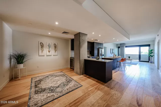 MLS: 7044052 Condo For Sale