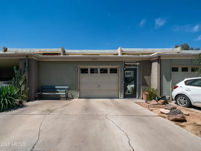 MLS: 7044086 Condo For Sale