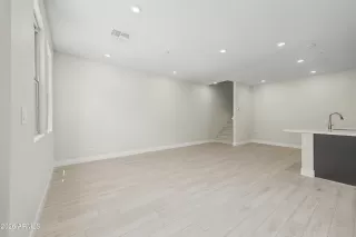 Photo #4: 7044419 Listing