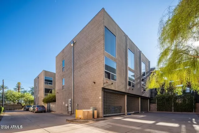MLS: 7044659 Condo For Sale