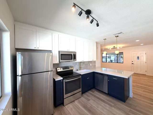 MLS: 7044993 Condo For Sale
