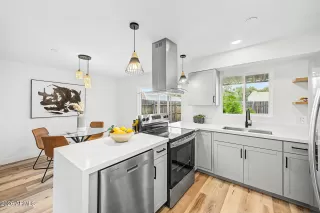 Photo #4: 7046722 Listing 
